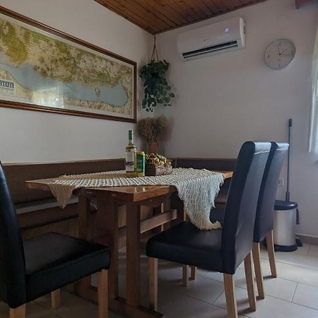 Virágos Apartman Balatonszárszó Esterno foto