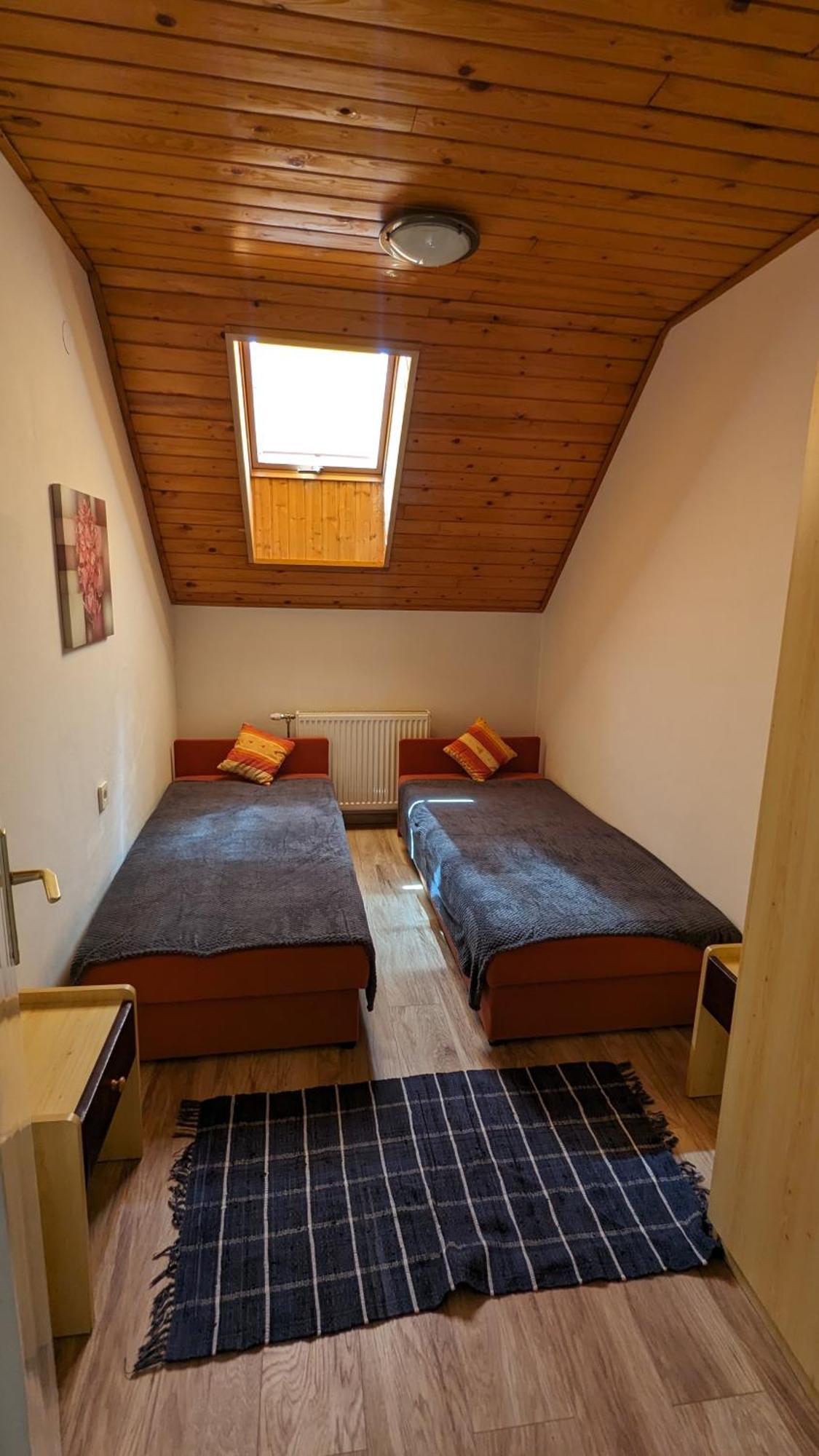 Virágos Apartman Balatonszárszó Esterno foto