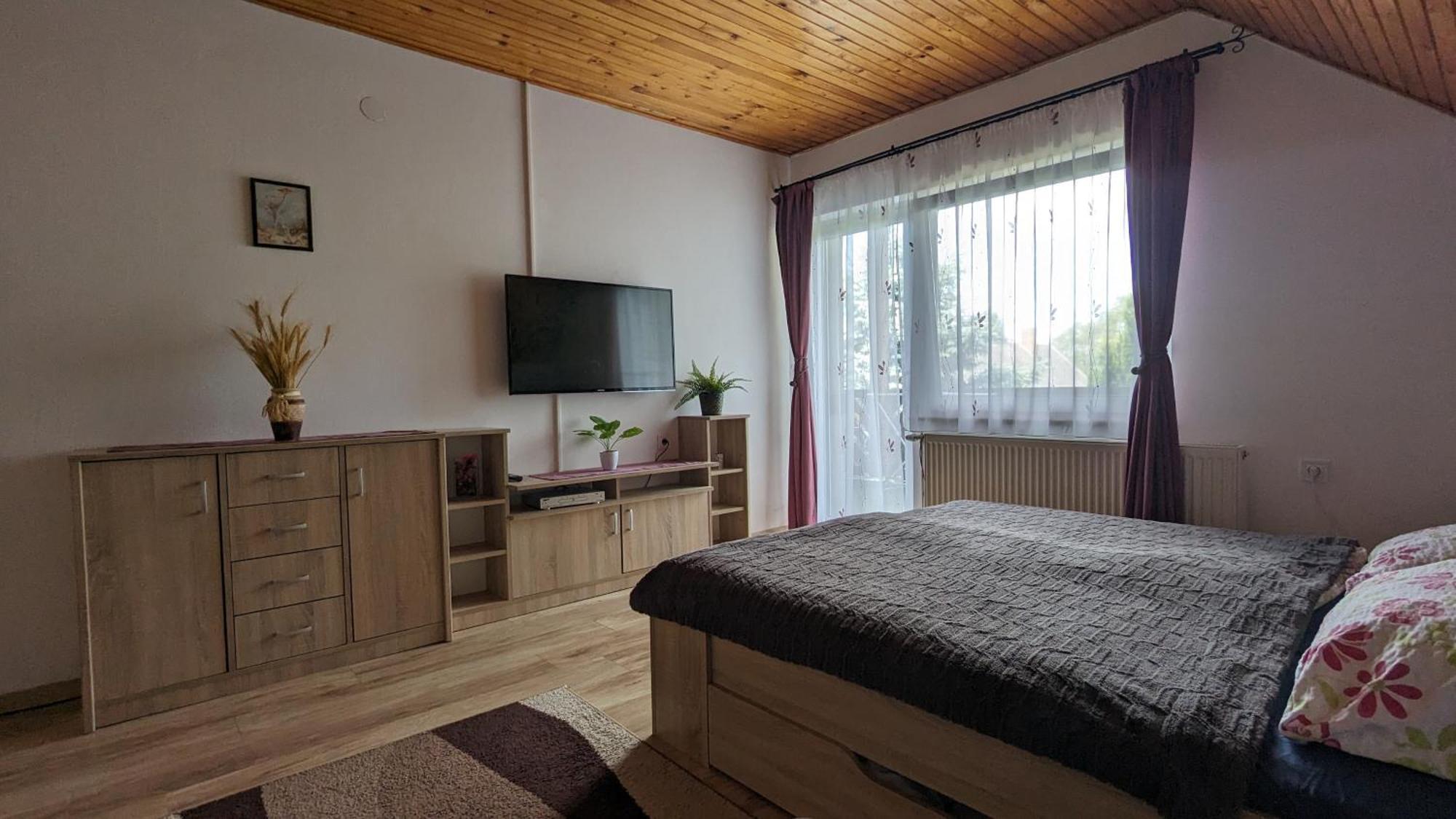 Virágos Apartman Balatonszárszó Esterno foto