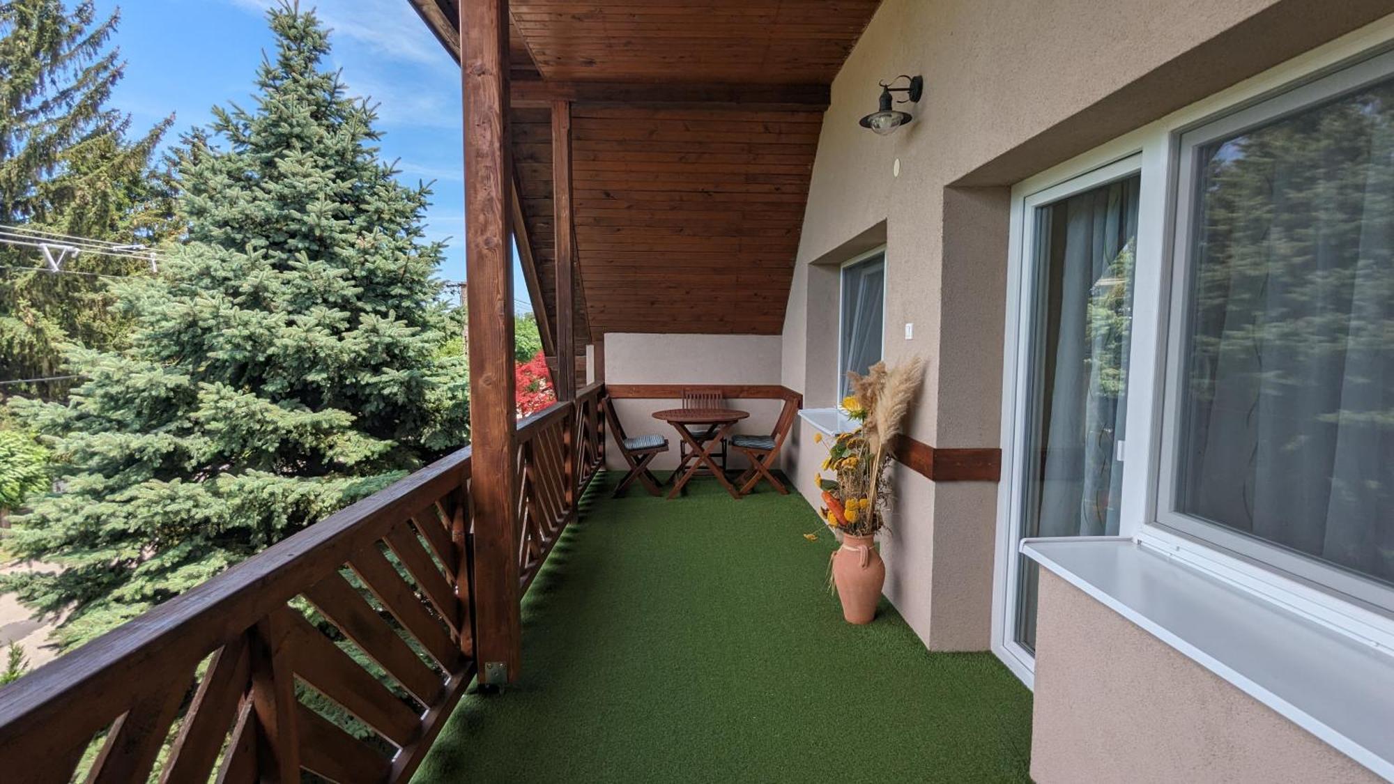 Virágos Apartman Balatonszárszó Esterno foto