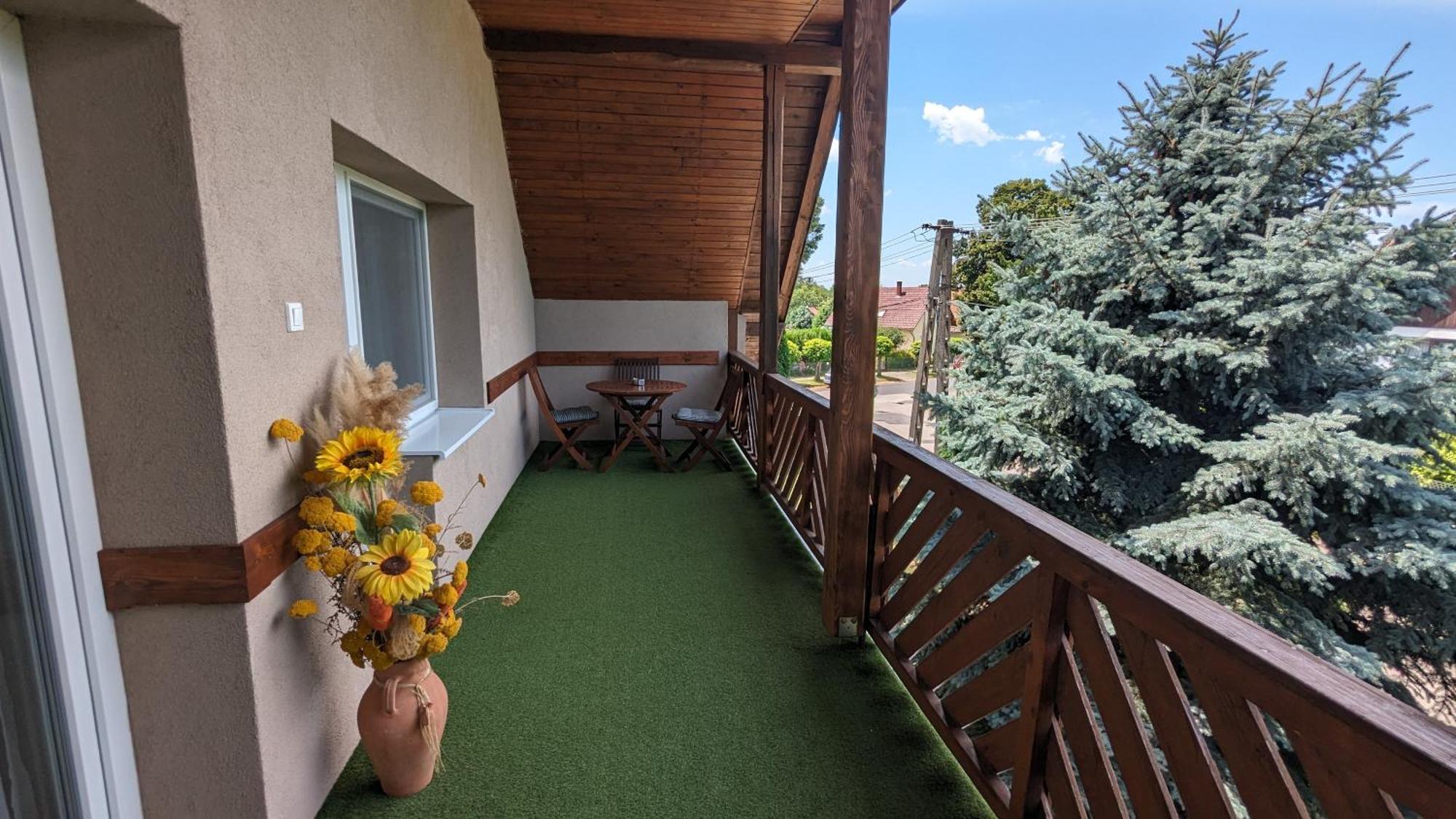 Virágos Apartman Balatonszárszó Esterno foto
