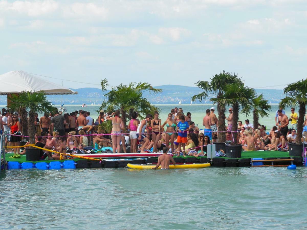 Virágos Apartman Balatonszárszó Esterno foto