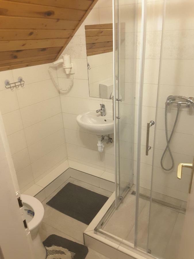 Virágos Apartman Balatonszárszó Esterno foto