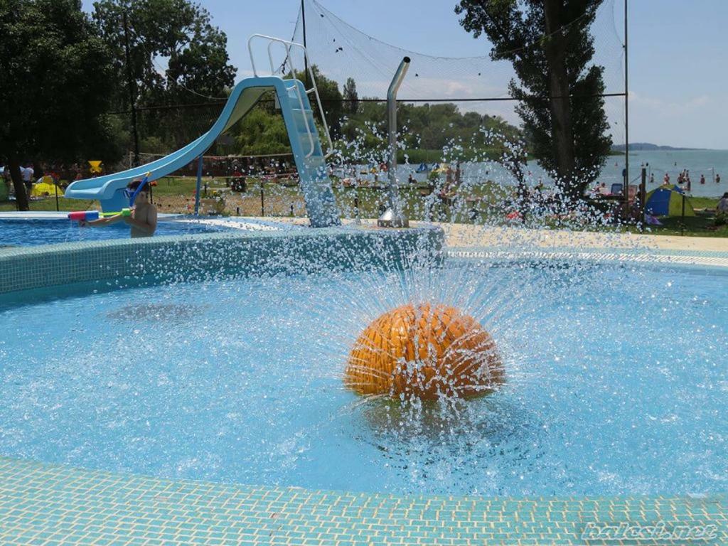 Virágos Apartman Balatonszárszó Esterno foto