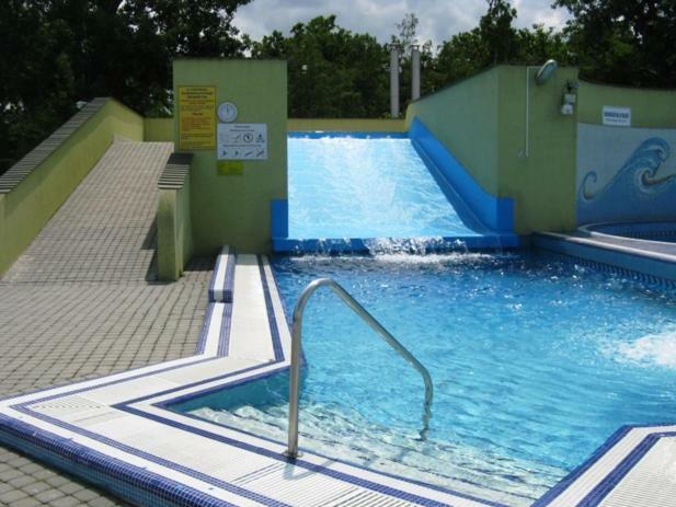 Virágos Apartman Balatonszárszó Esterno foto